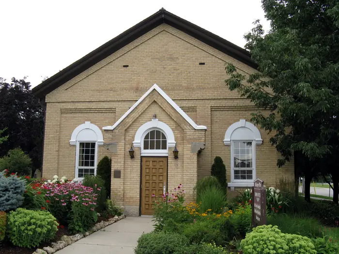 Neat shrubs and flower beds outside Woodstock's old registry office, a tidy look the best landscaper in Woodstock should match